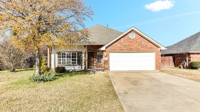 Photo 1 of 21 - 632 SW Rand Dr, Burleson, TX 76028