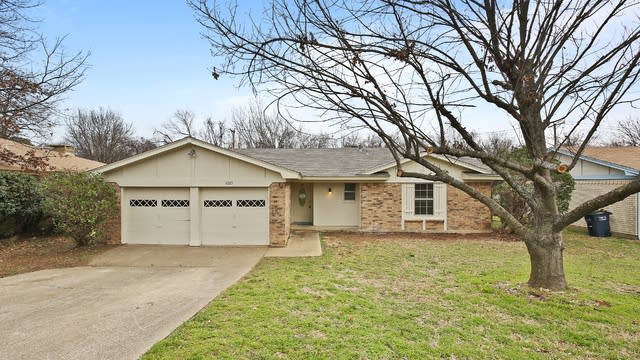 Photo 1 of 23 - 1025 Blue Carriage Ln N, Fort Worth, TX 76120