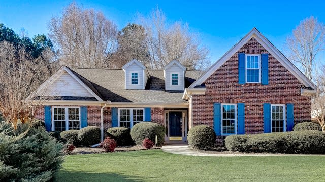 Photo 1 of 34 - 1302 Fountain View Dr, Lawrenceville, GA 30043