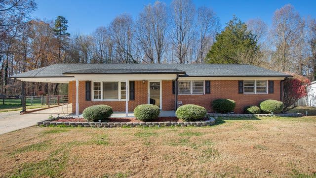 Photo 1 of 19 - 3815 Ferncliff Rd, Gastonia, NC 28056
