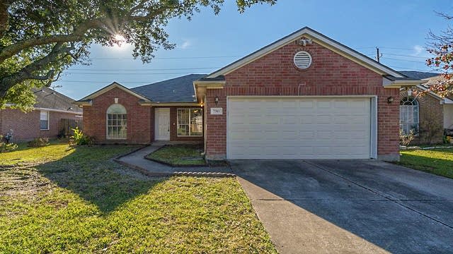 Photo 1 of 27 - 7311 Greenwood Point Dr, Cypress, TX 77433
