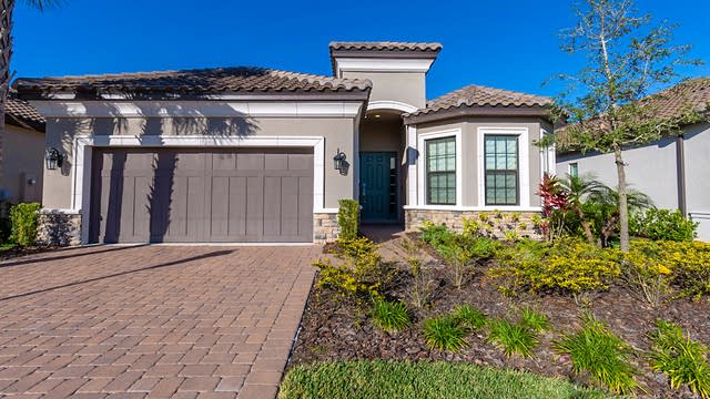 Photo 1 of 19 - 20165 Umbria Hill Dr, Tampa, FL 33647