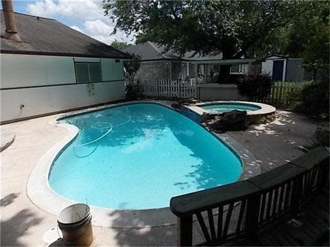 Photo 10 of 13 - 6434 Lynngate Dr, Spring, TX 77373